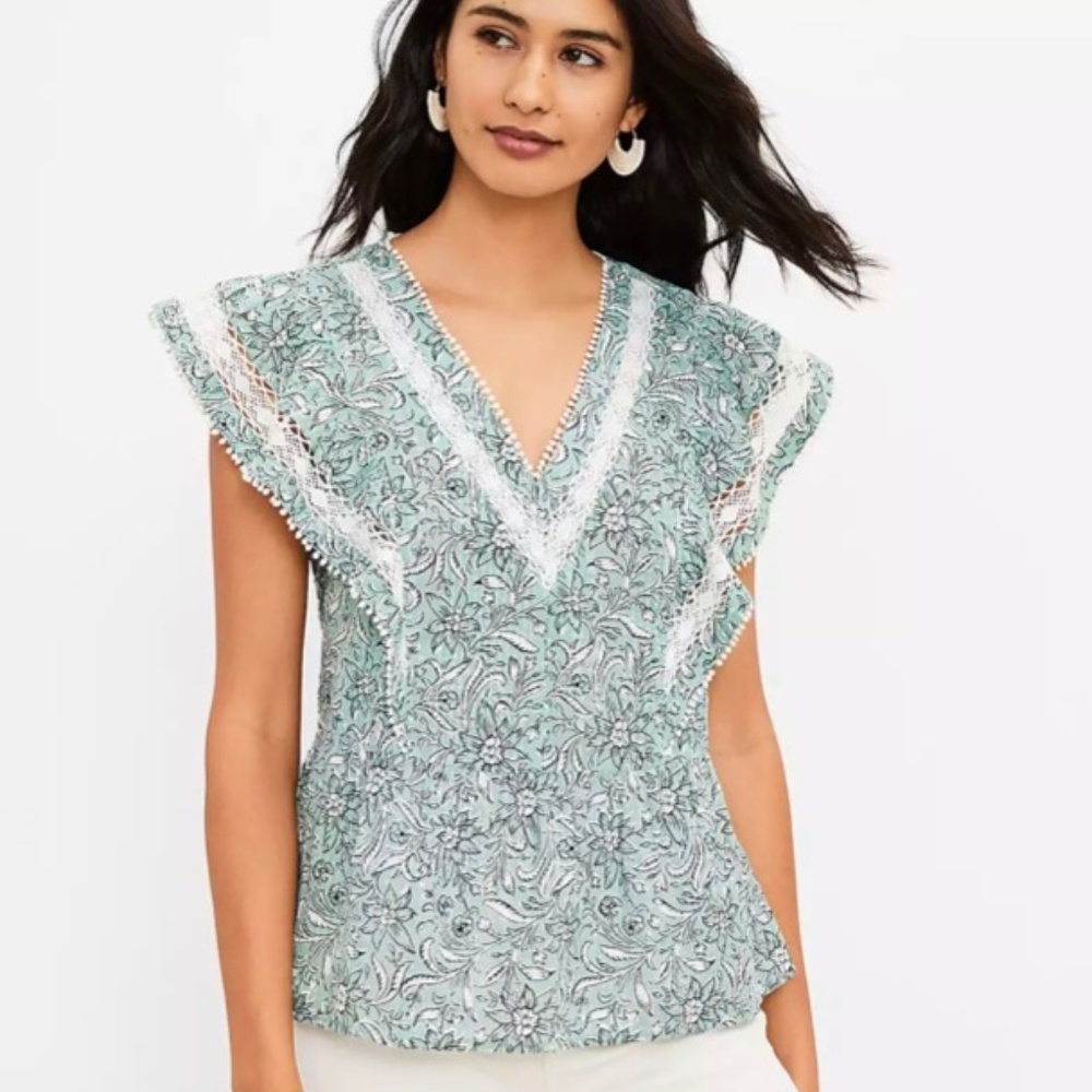 NWT Spring Bloom Lacy Ruffle Peplum Top